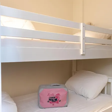 Let's Go Getaways - Raversijde Apartman